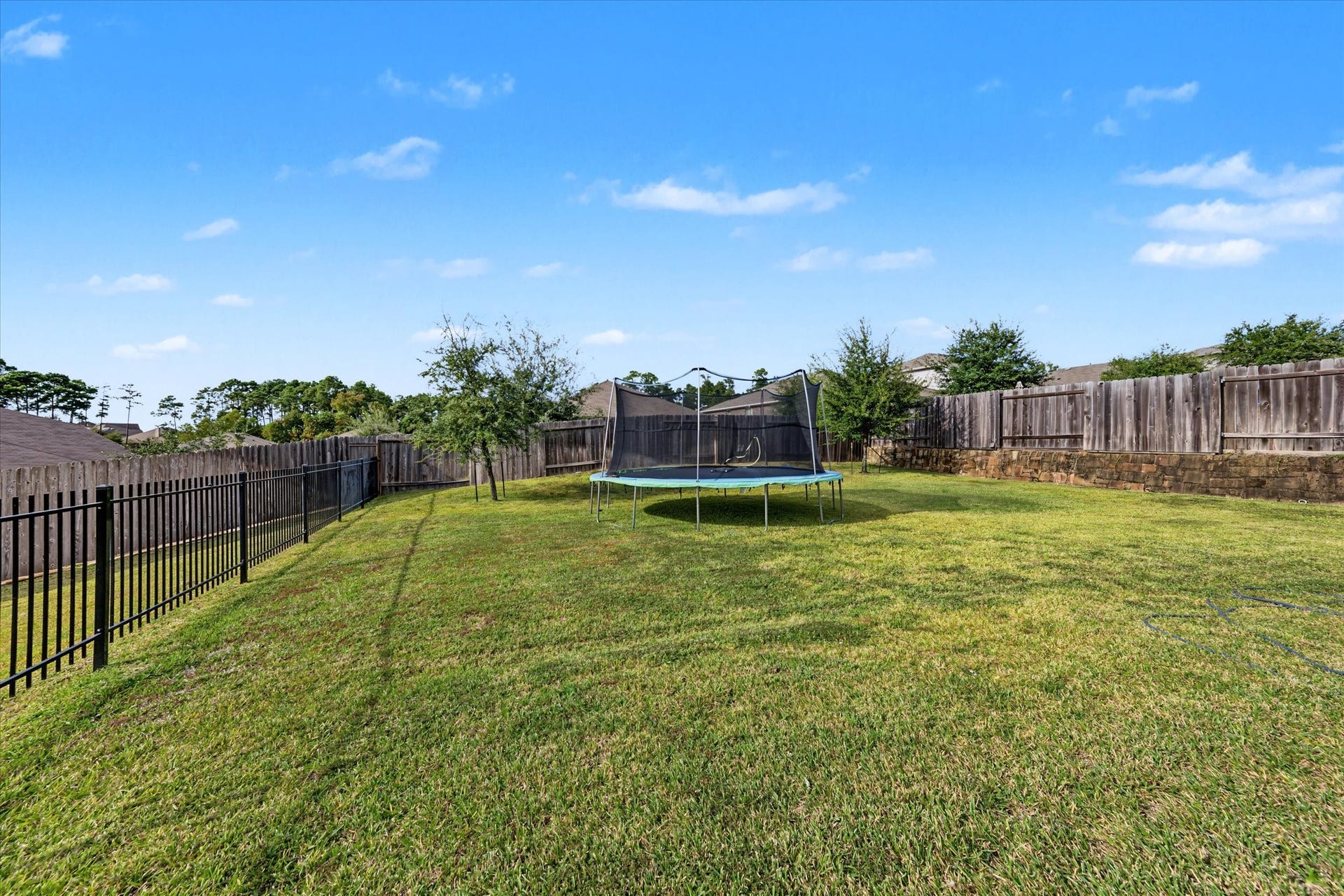 6042 Dulcina Court, Conroe, TX 77304 6042 Dulcina Court, Conroe, TX 77304