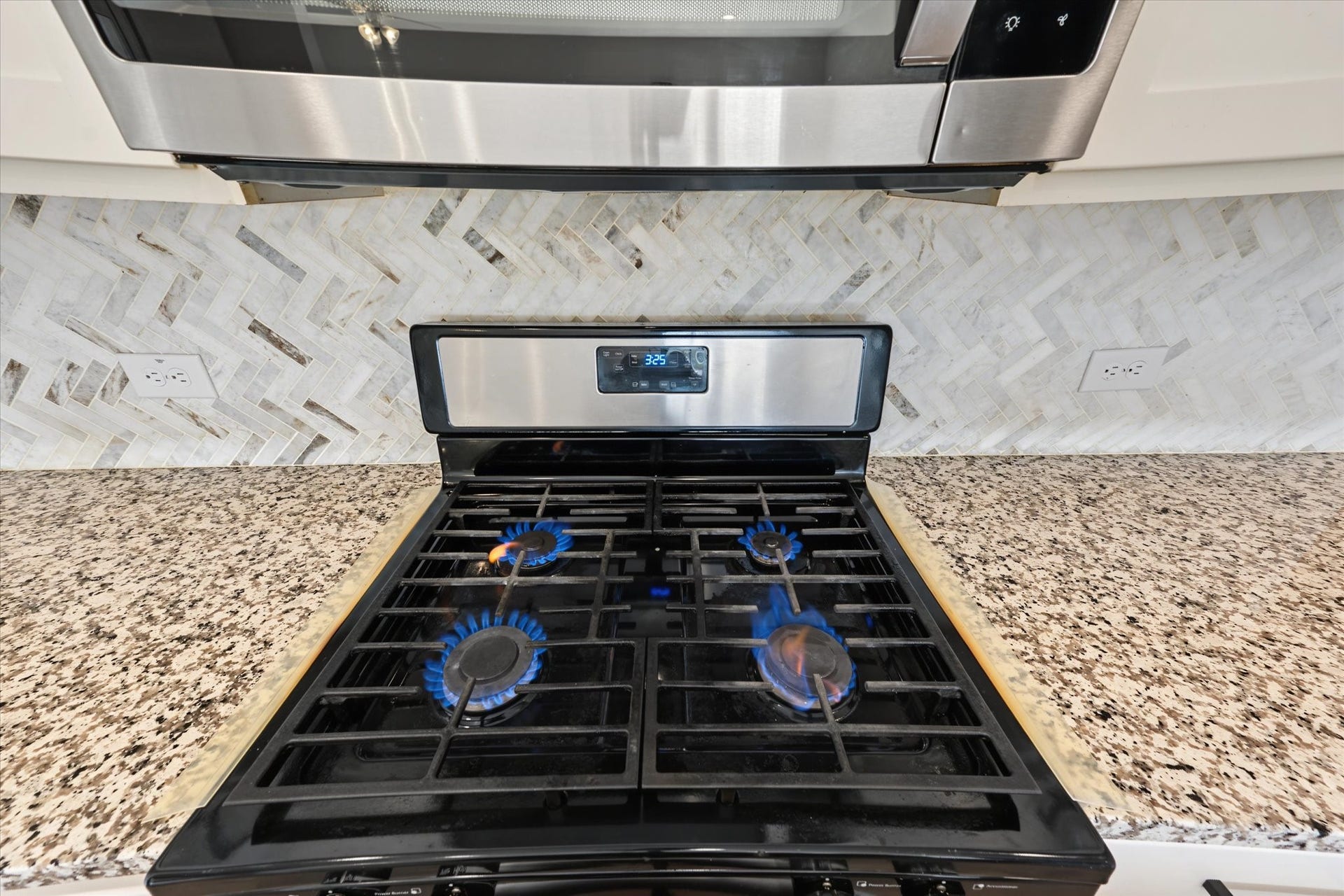 6042 Dulcina Court, Conroe, TX 77304 6042 Dulcina Court, Conroe, TX 77304