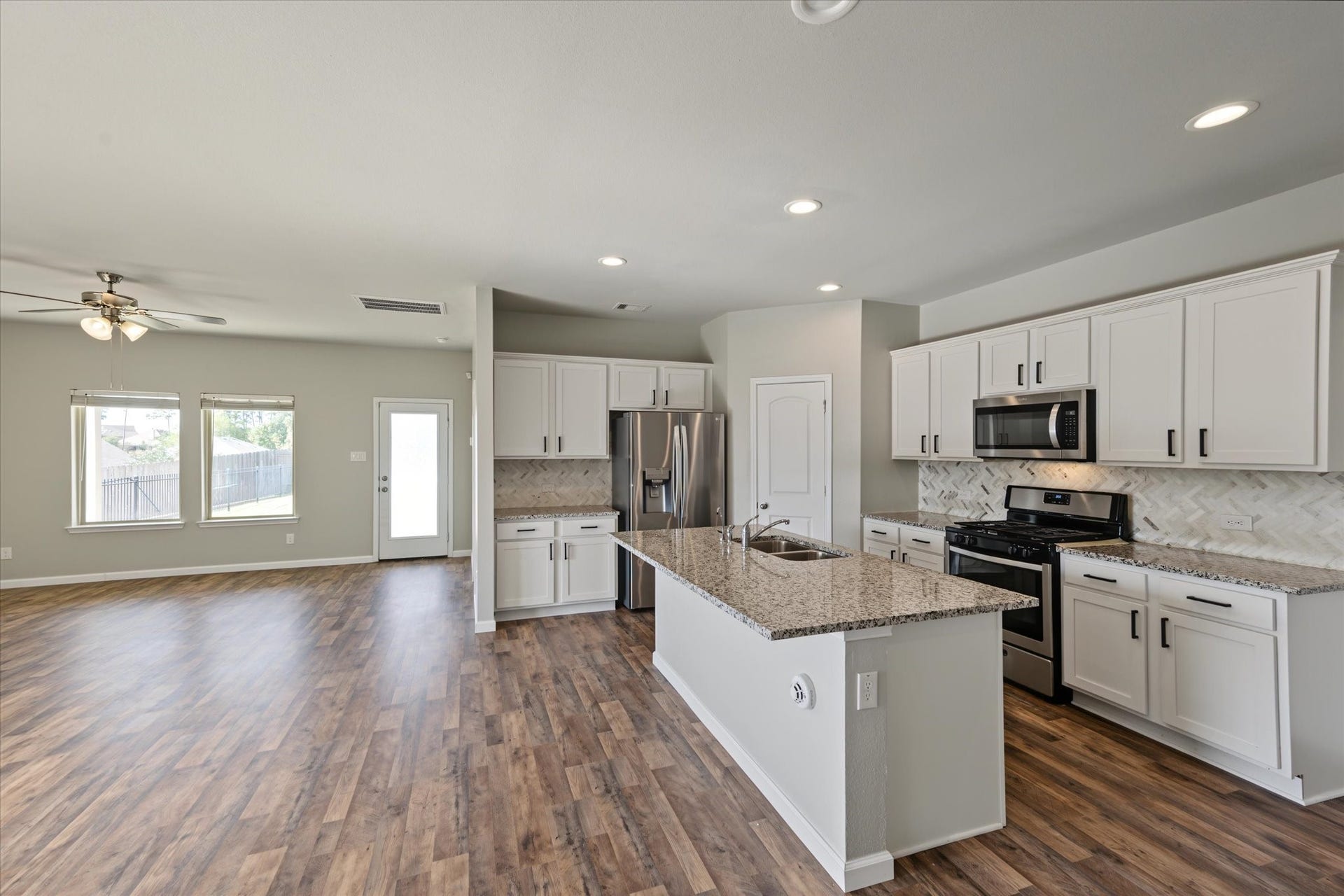 6042 Dulcina Court, Conroe, TX 77304 6042 Dulcina Court, Conroe, TX 77304