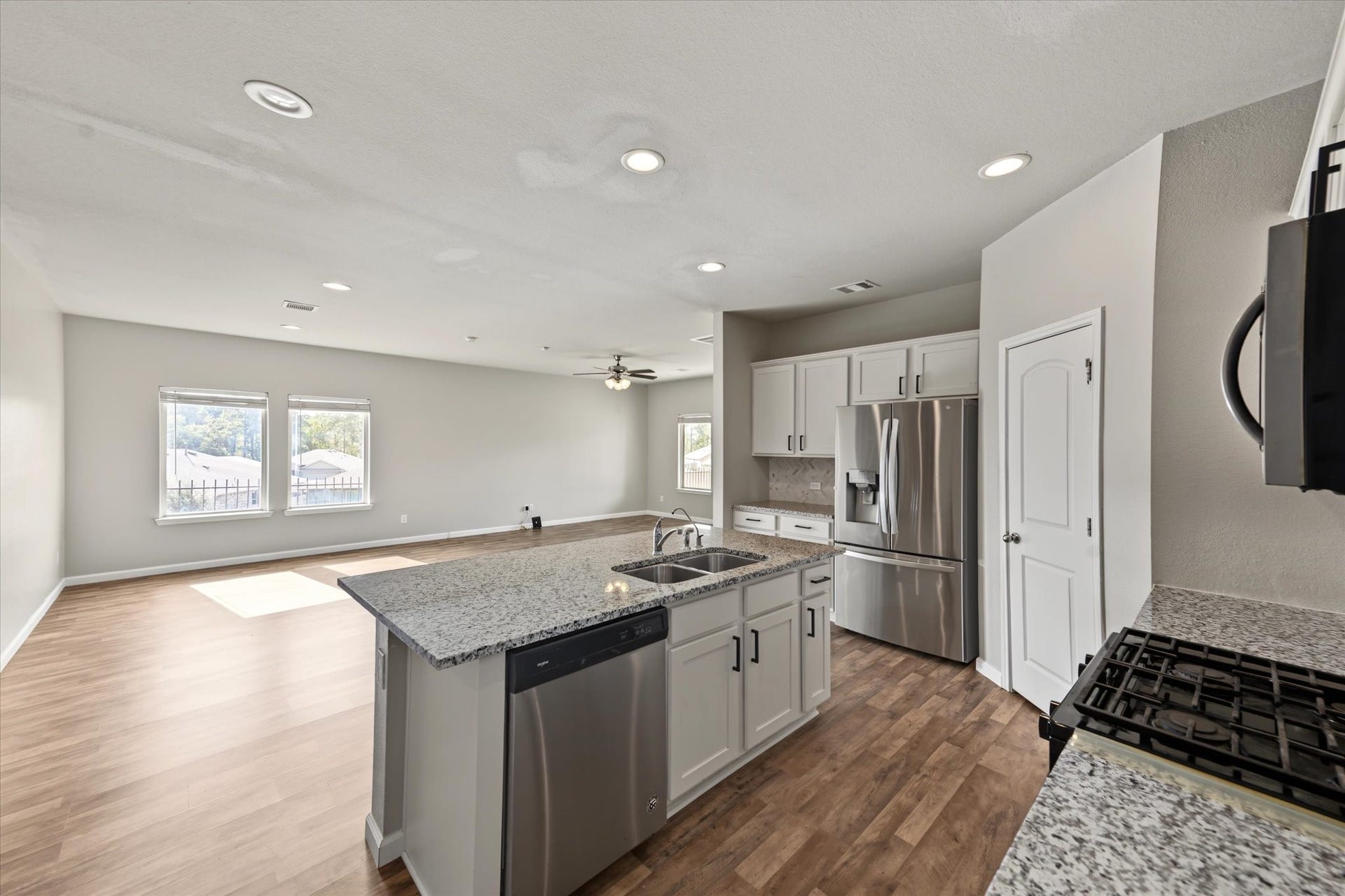 6042 Dulcina Court, Conroe, TX 77304 6042 Dulcina Court, Conroe, TX 77304