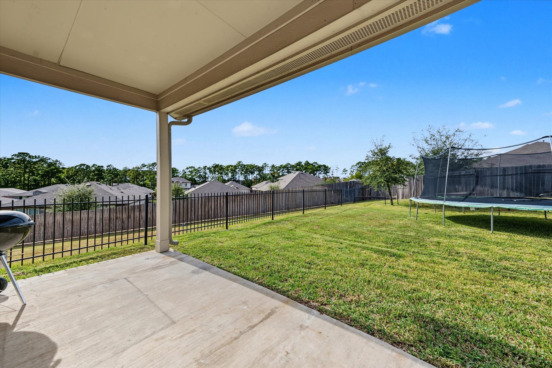 6042 Dulcina Court, Conroe, TX 77304 6042 Dulcina Court, Conroe, TX 77304
