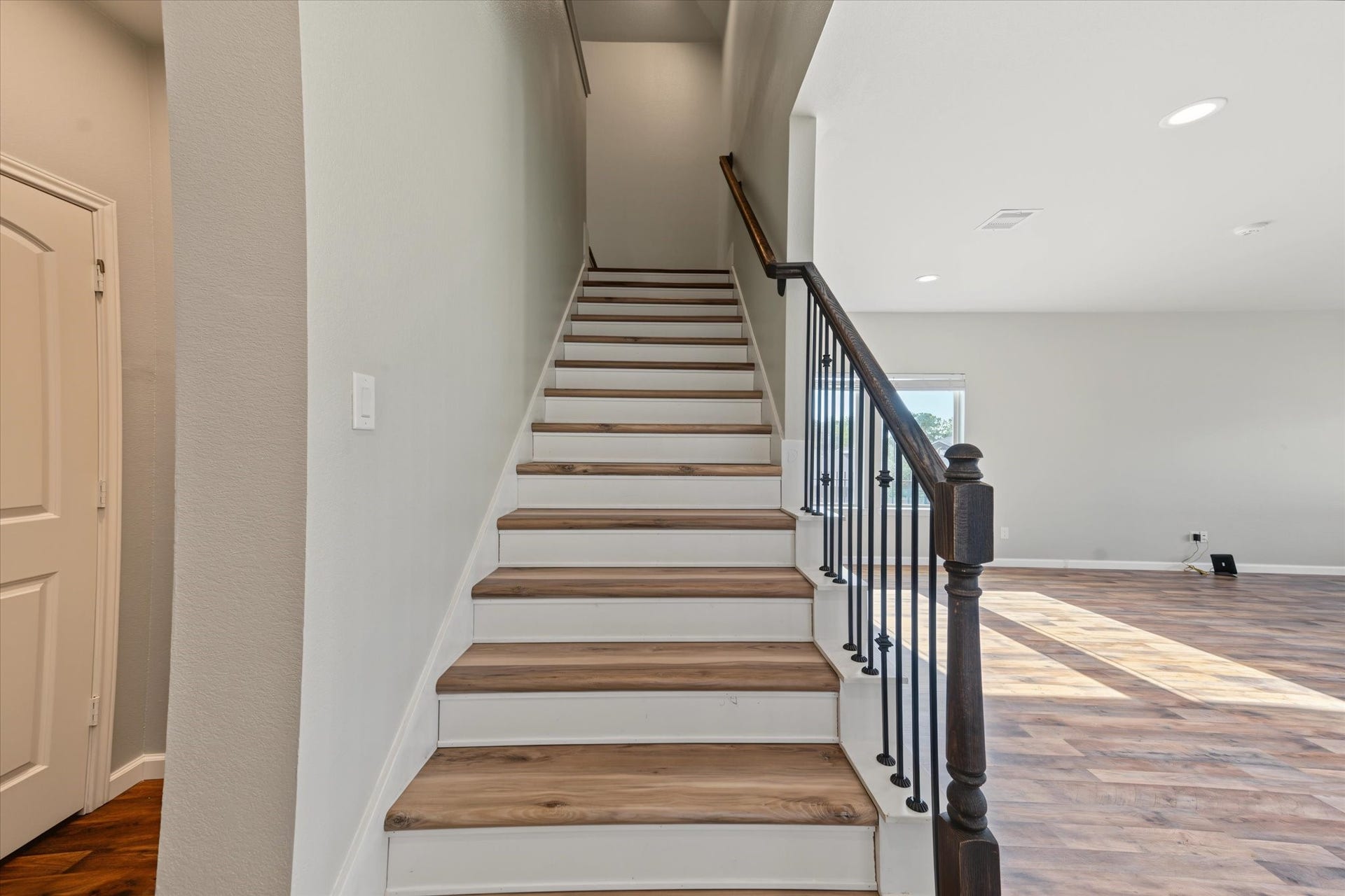 6042 Dulcina Court, Conroe, TX 77304 6042 Dulcina Court, Conroe, TX 77304