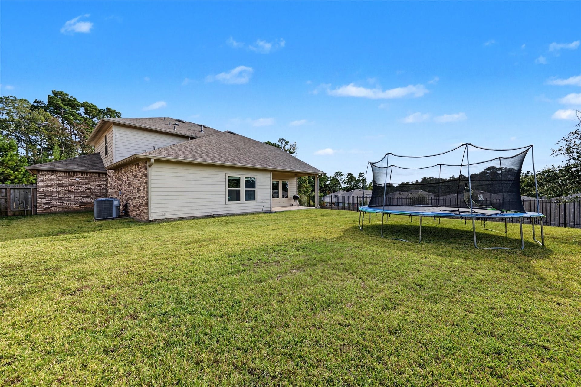 6042 Dulcina Court, Conroe, TX 77304 6042 Dulcina Court, Conroe, TX 77304