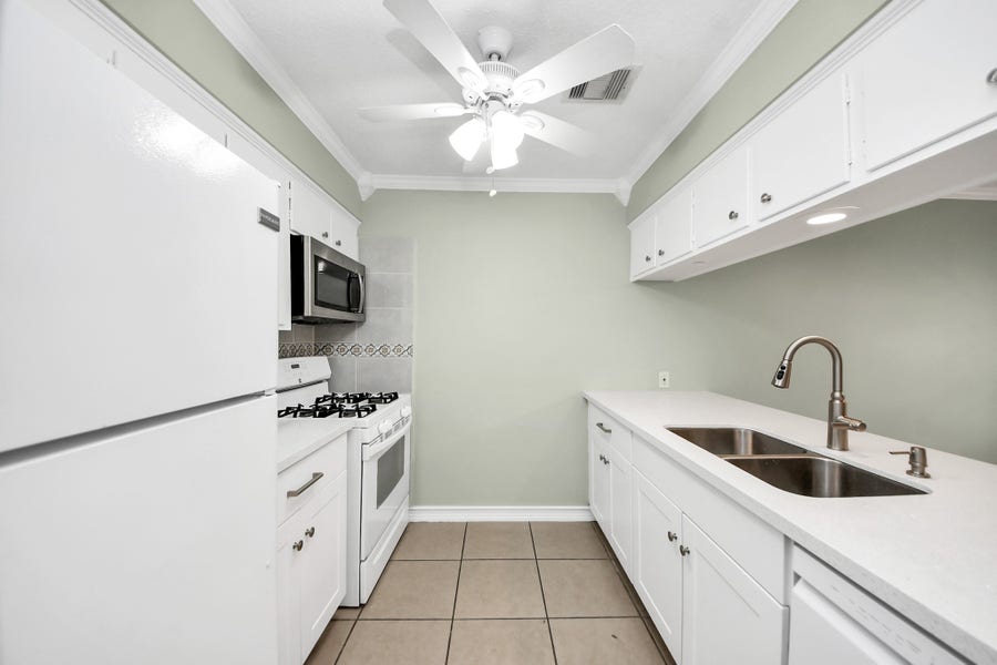 Property photo for 44 Tri Oaks Lane, #44, Houston, TX