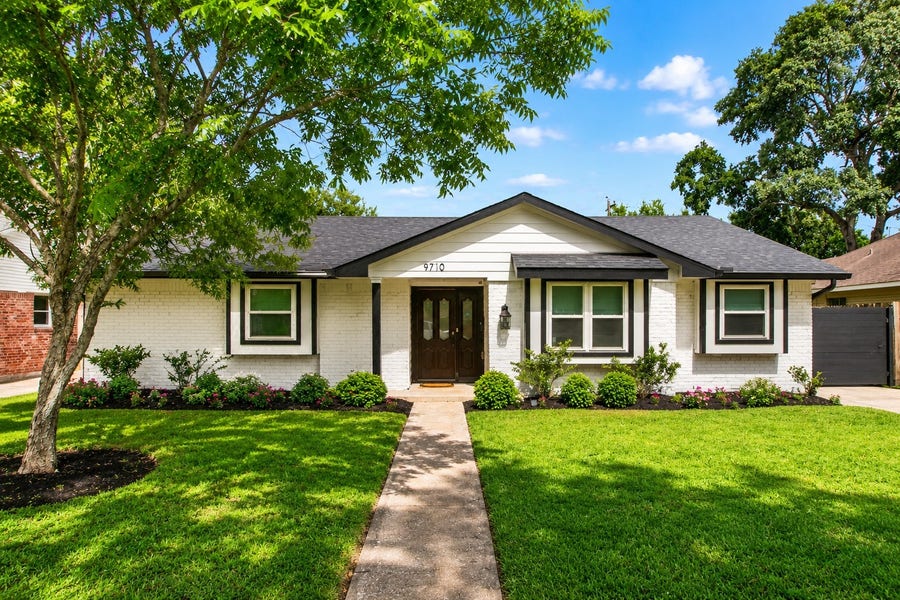 Property photo for 9710 Bob White Drive, Houston, TX