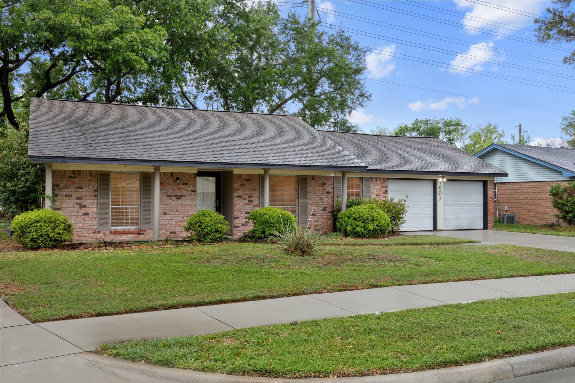 1607 Buescher Drive, Houston, TX 77043 1607 Buescher Drive, Houston, TX 77043