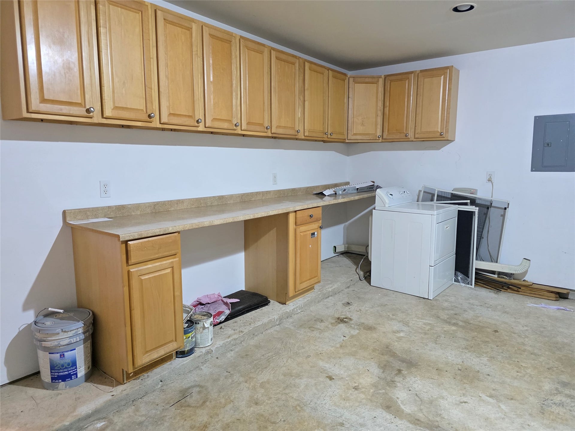 611 Arbor Green Lane, Rosenberg, TX 77469 Garage built-in cabinets and work bend
