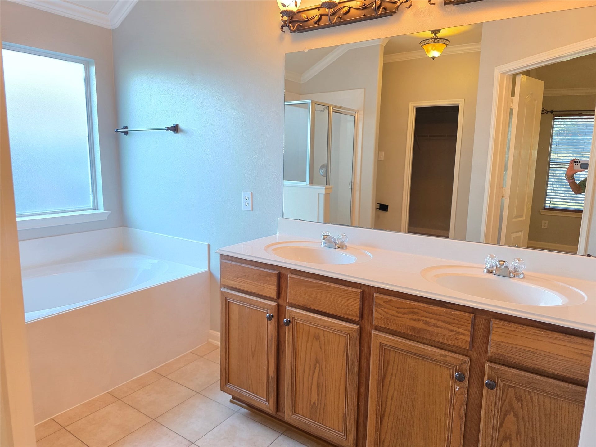 611 Arbor Green Lane, Rosenberg, TX 77469 primary double sink