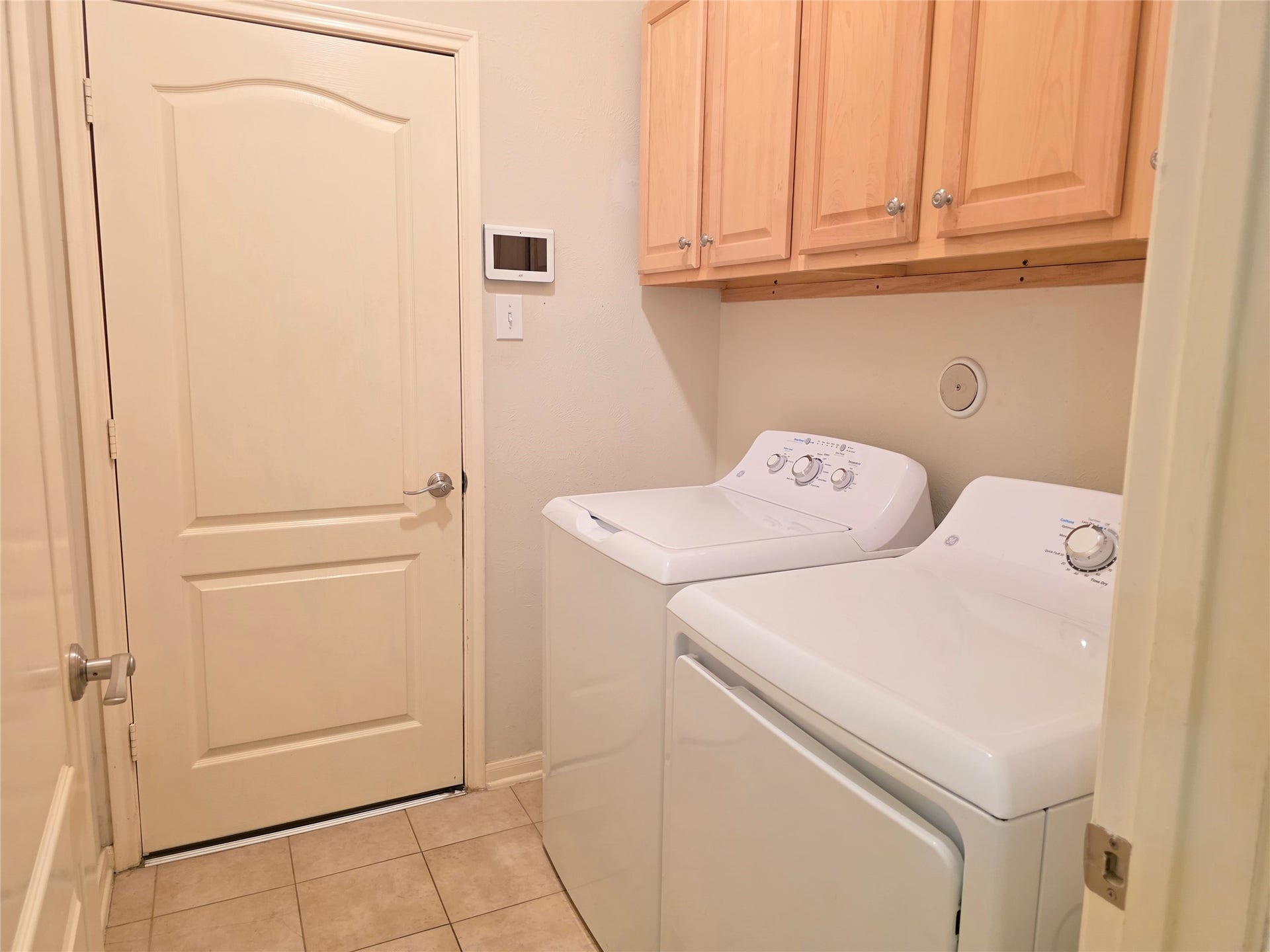 611 Arbor Green Lane, Rosenberg, TX 77469 Laundry in house