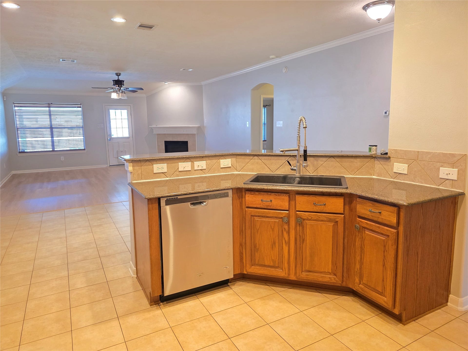 611 Arbor Green Lane, Rosenberg, TX 77469 Kitchen open to family room