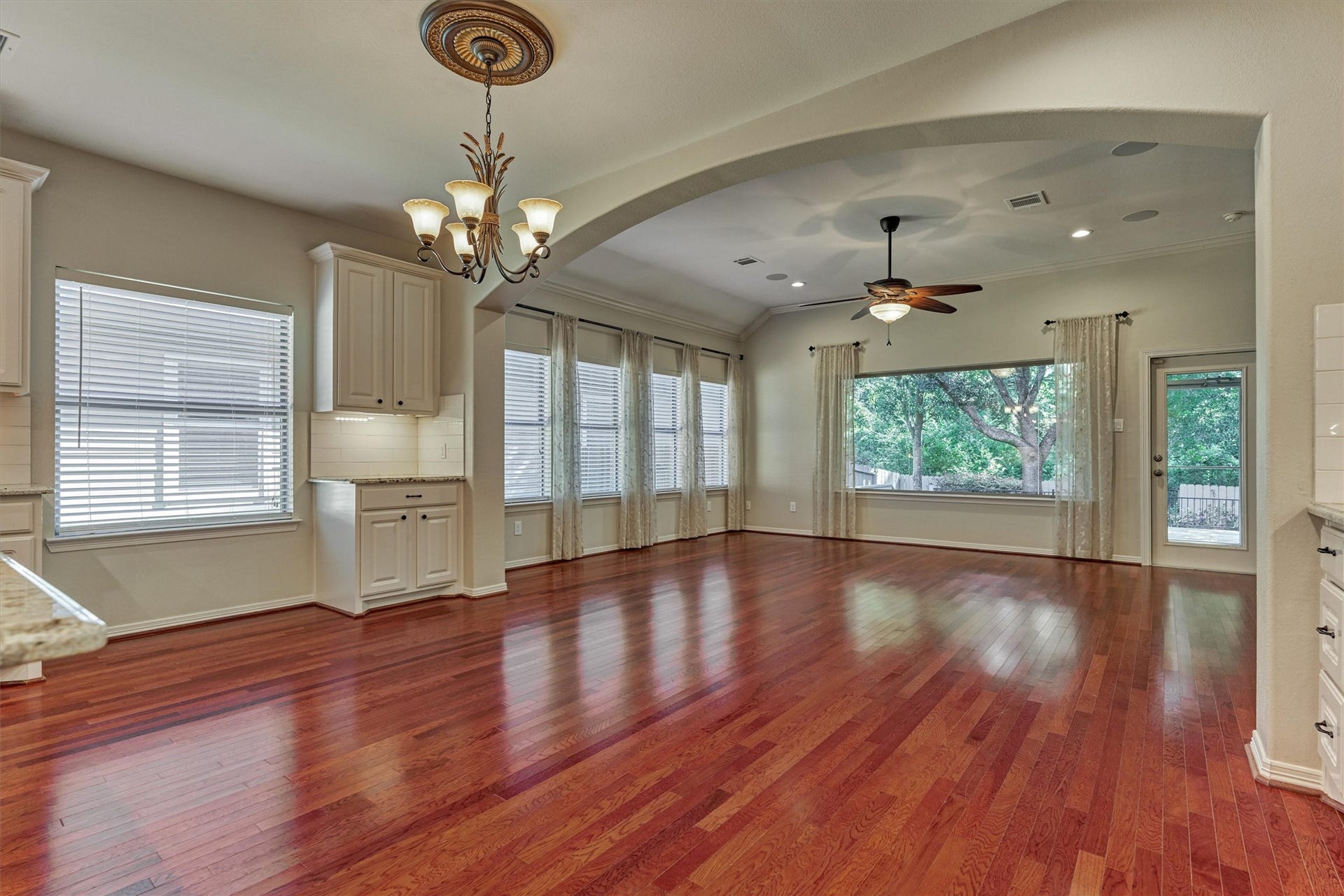 1794 Canyon Lake Creek Drive, Conroe, TX 77304 Dining area is anchored by built-ins for storage and decorative pendant lighting.