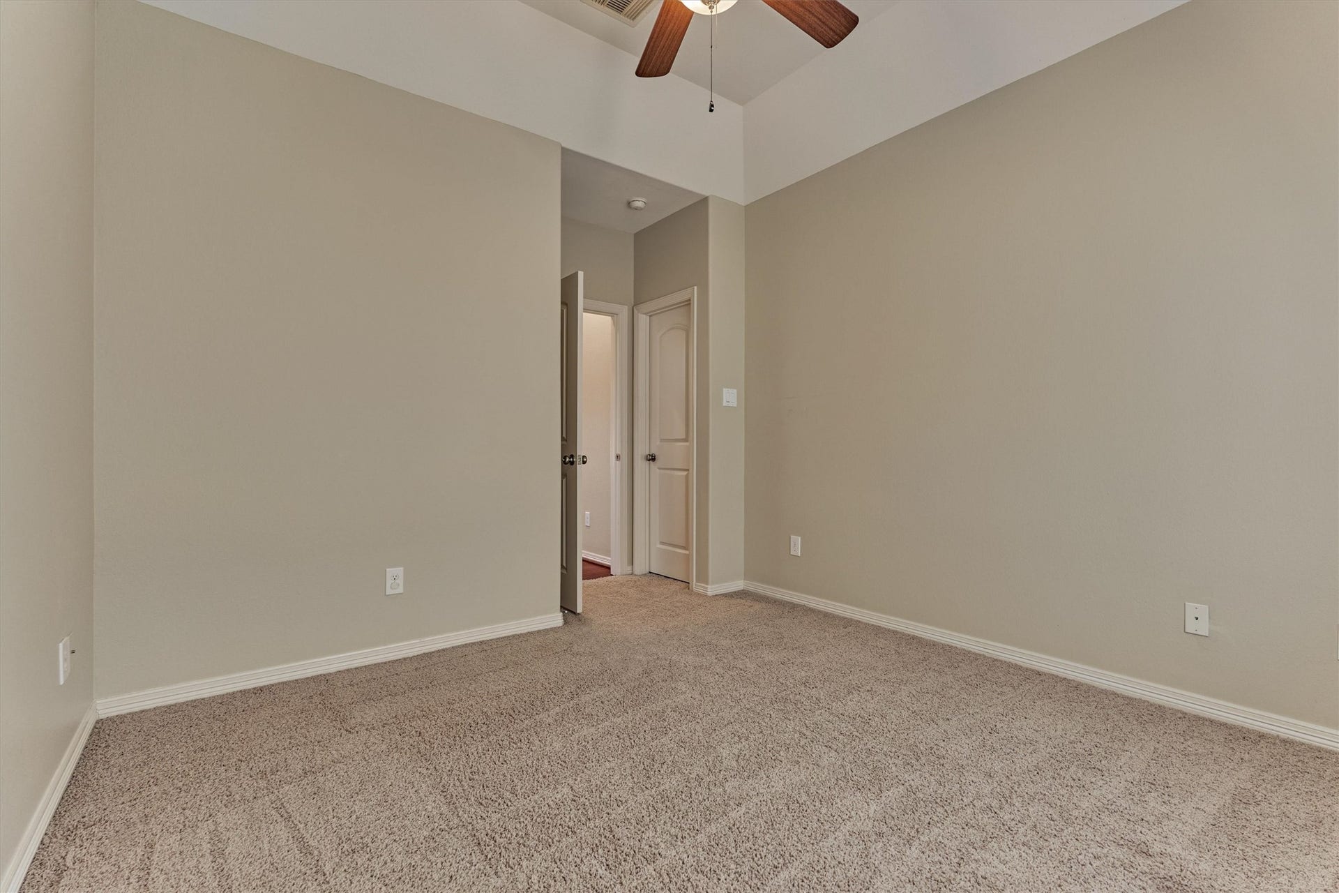 1794 Canyon Lake Creek Drive, Conroe, TX 77304 This room also features a spacious walk-in closet.