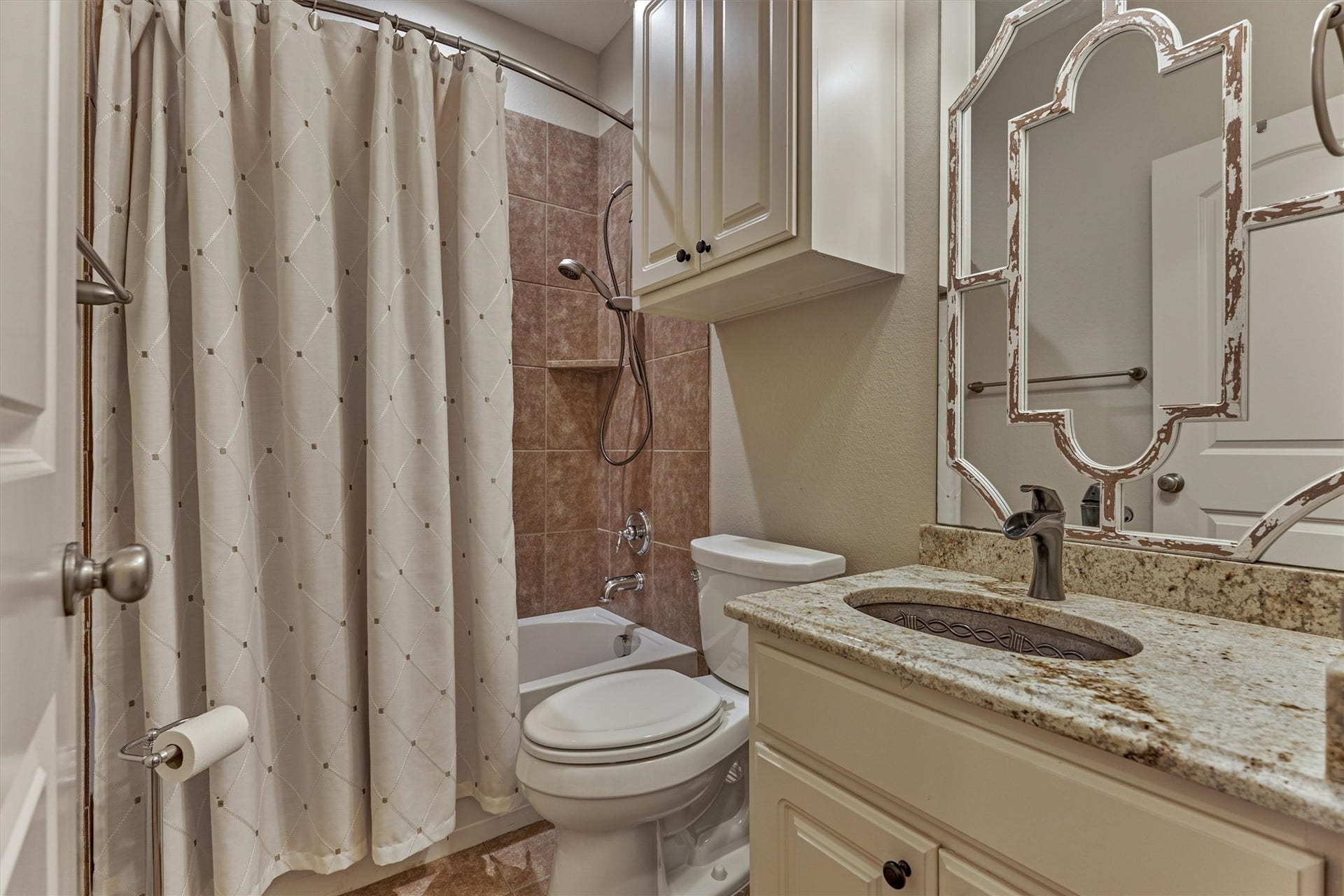 1794 Canyon Lake Creek Drive, Conroe, TX 77304 Full bath with designer mirror and sink.