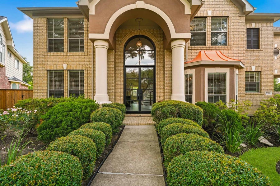Property photo for 5510 Deerbourne Chase Drive, Sugar Land, TX