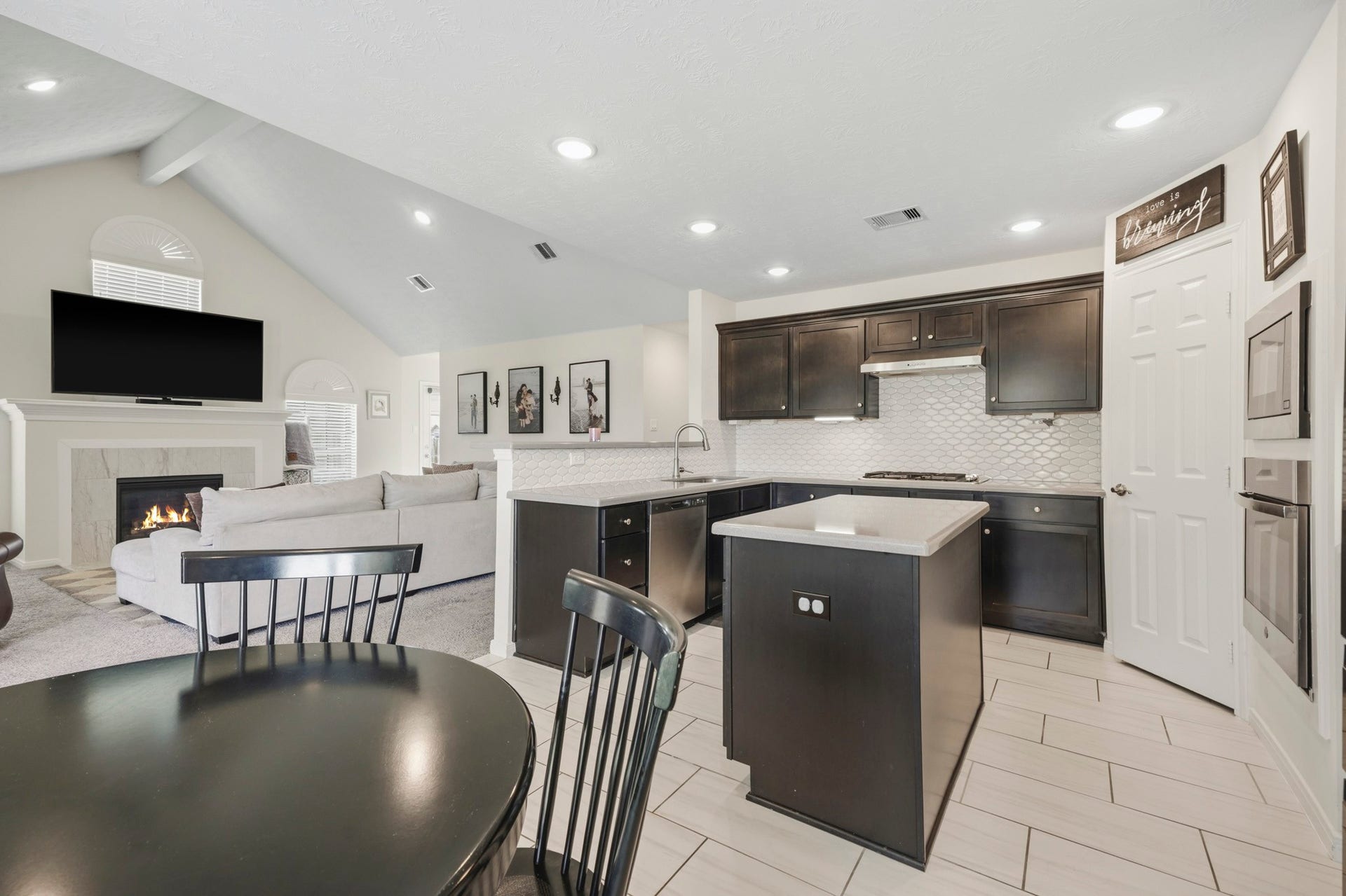 2102 Wikiup Street, Dickinson, TX 77539 Open concept kitchen with island and walk-in pantry.