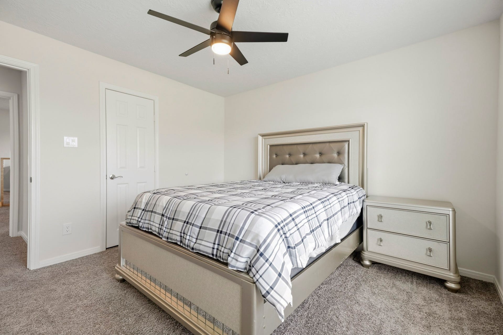 2102 Wikiup Street, Dickinson, TX 77539 Bedroom 4.