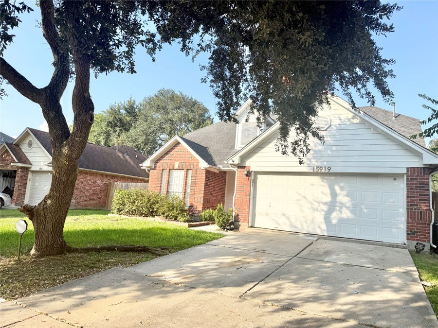 Property photo for 15919 Blue Mesa Ridge Drive, Friendswood, TX