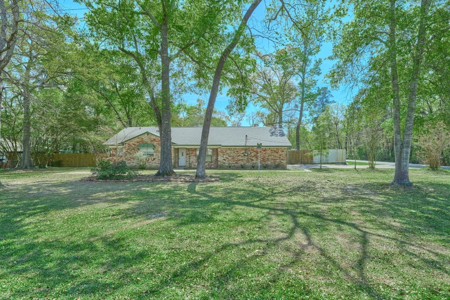 Property photo for 1815 Live Oak Drive, Conroe, TX