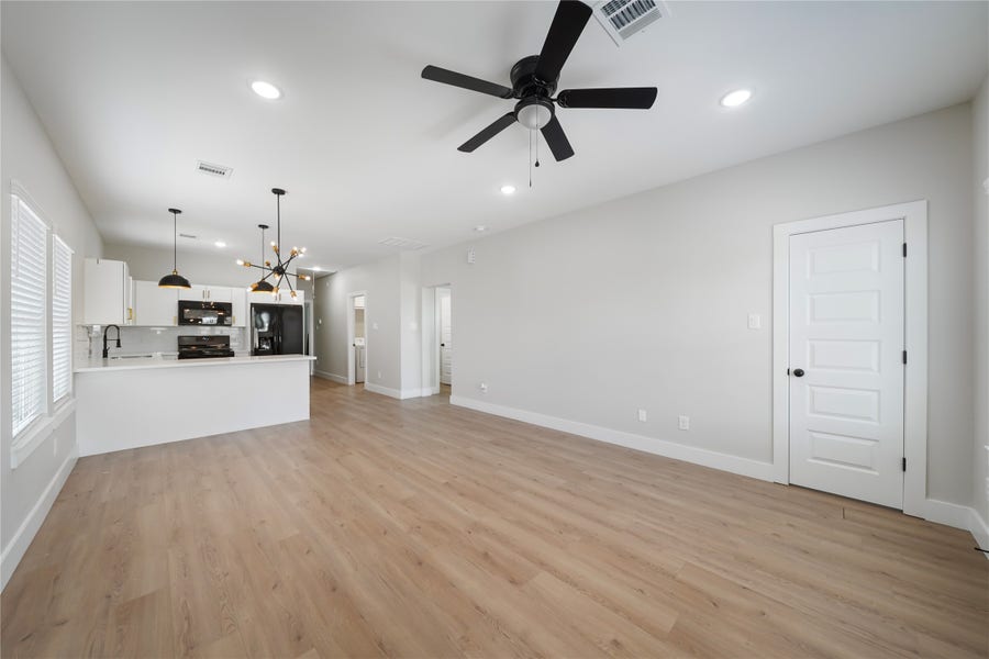Property photo for 402 E 37th Street, #B, Houston, TX