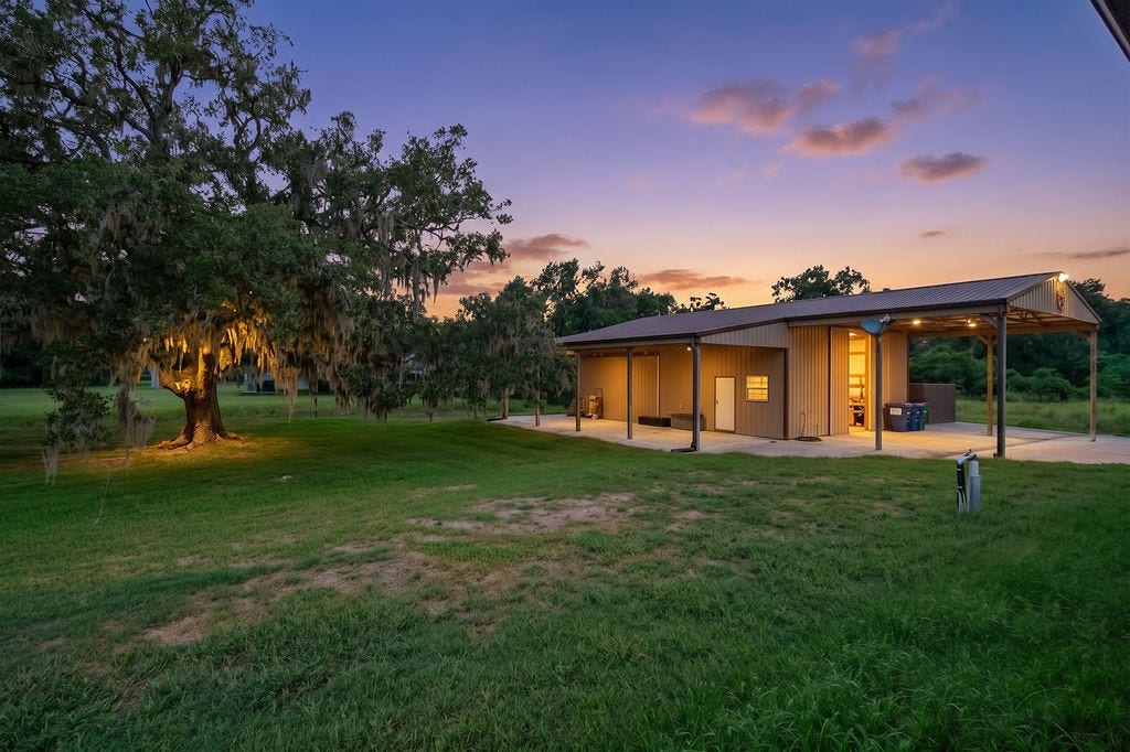 155 Horse Shoe Trail, Angleton, TX 77515