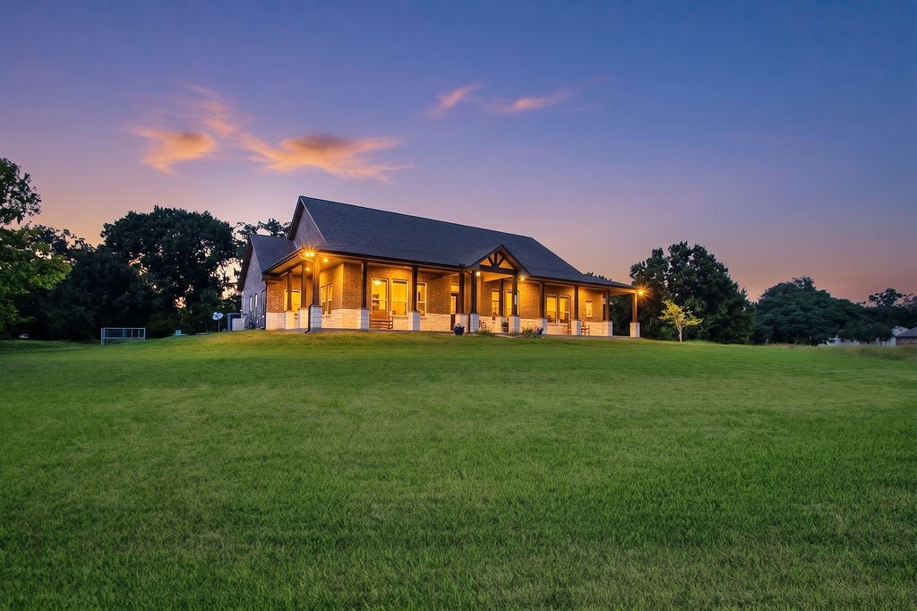 155 Horse Shoe Trail, Angleton, TX 77515