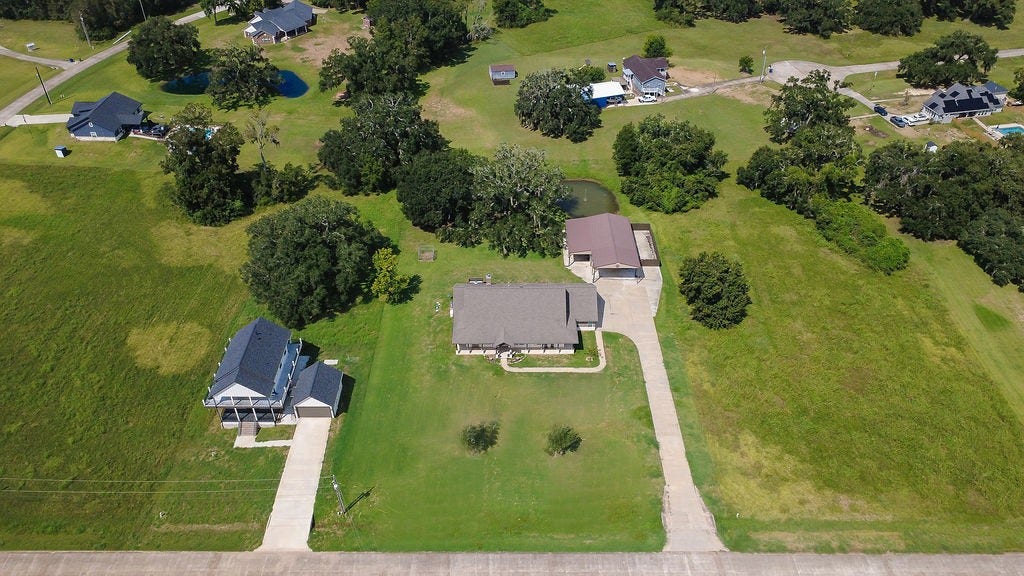 155 Horse Shoe Trail, Angleton, TX 77515