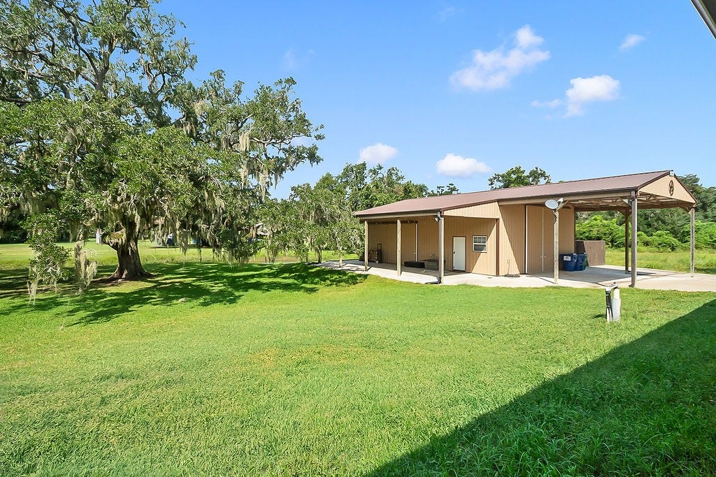 155 Horse Shoe Trail, Angleton, TX 77515