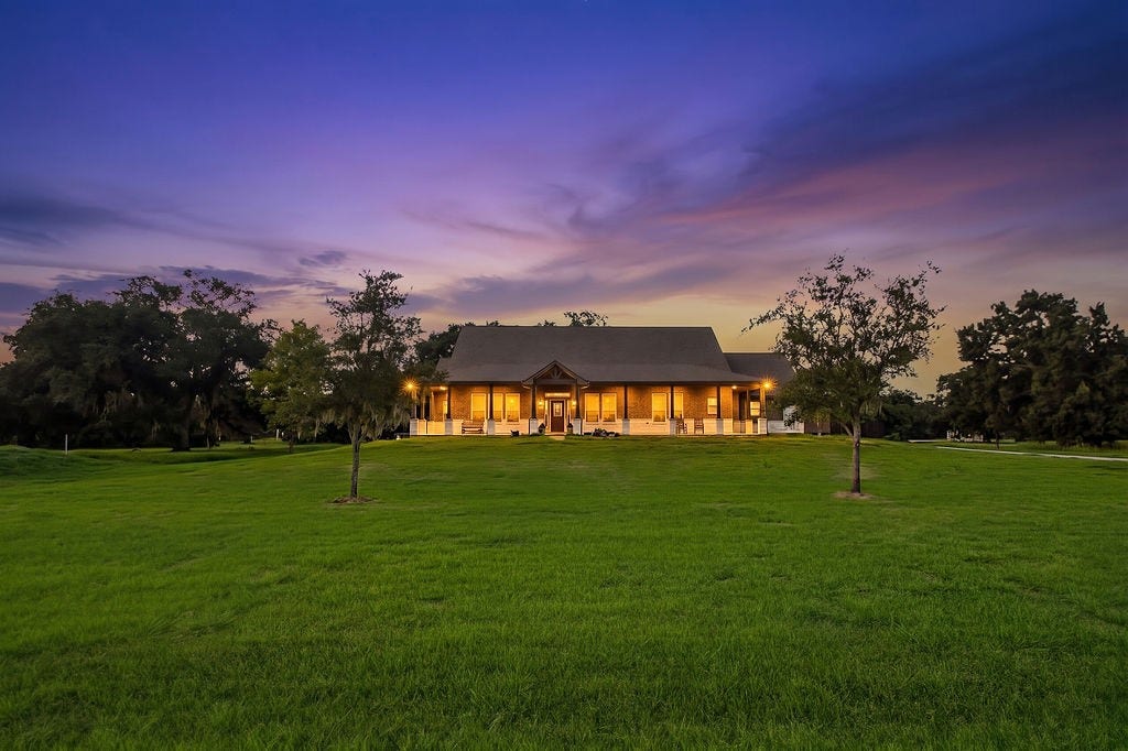 155 Horse Shoe Trail, Angleton, TX 77515