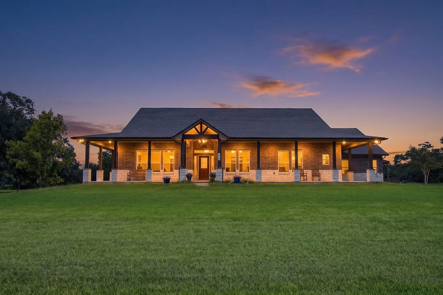 Property photo for 155 Horse Shoe Trail, Angleton, TX