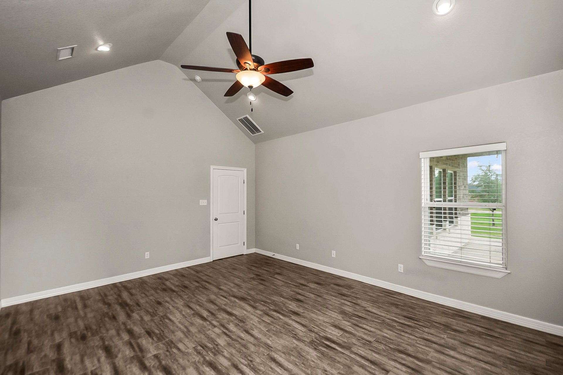 155 Horse Shoe Trail, Angleton, TX 77515