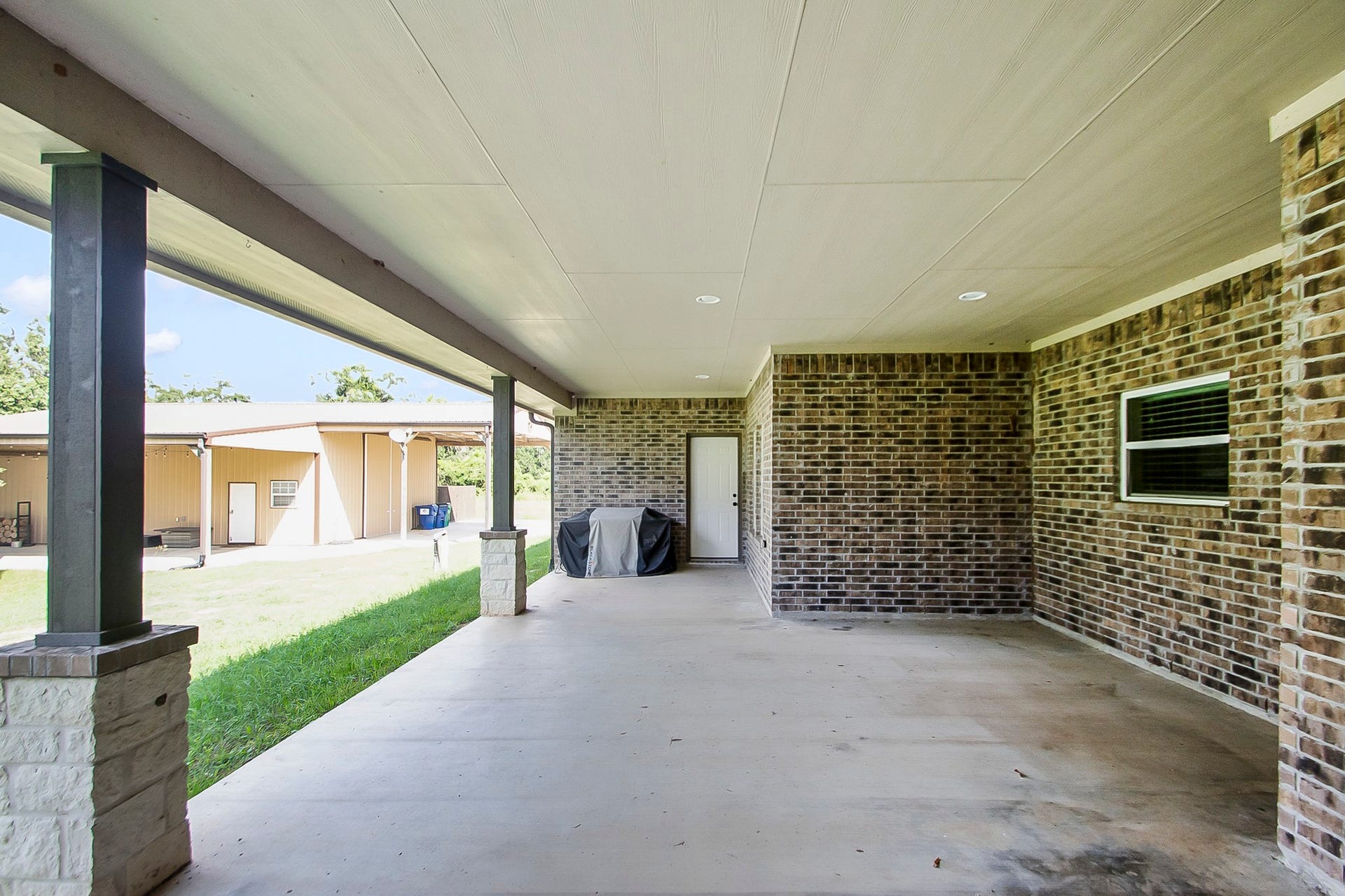 155 Horse Shoe Trail, Angleton, TX 77515