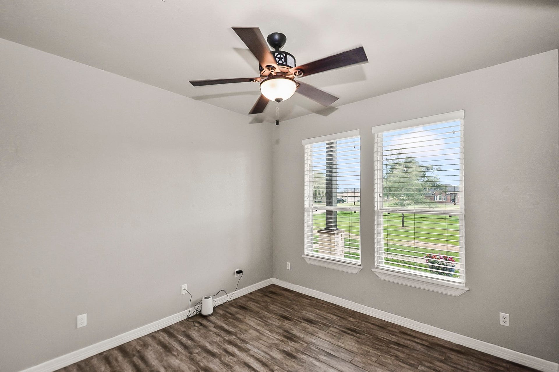 155 Horse Shoe Trail, Angleton, TX 77515
