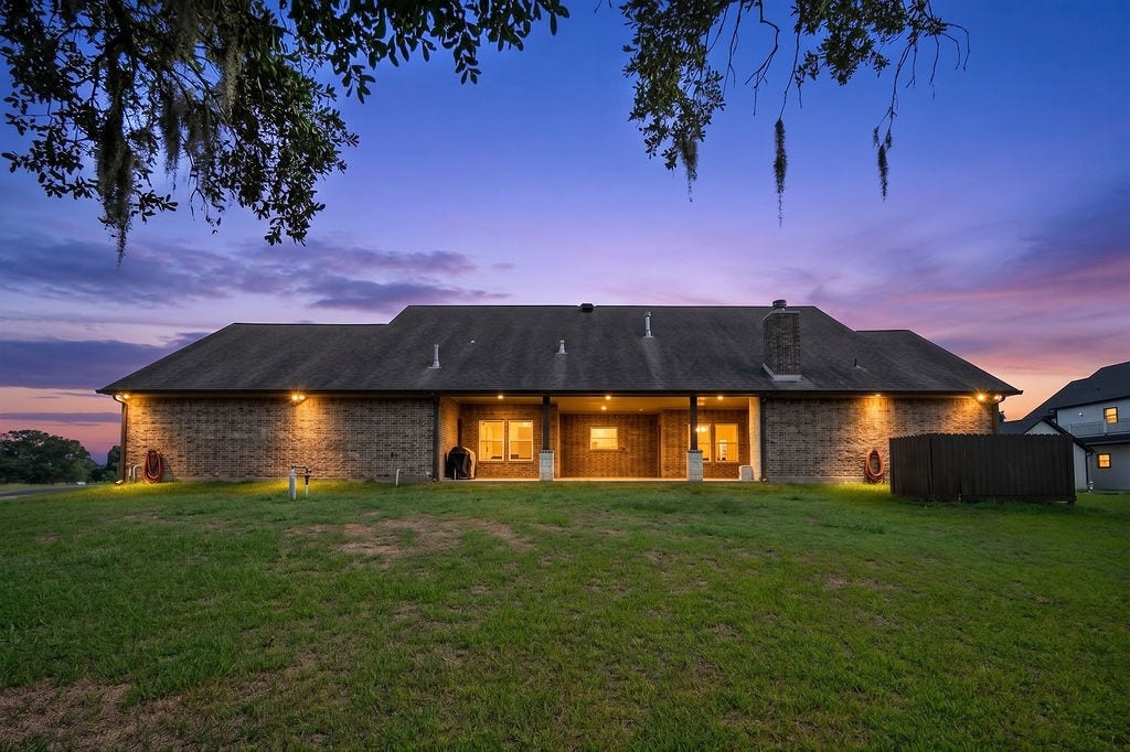 155 Horse Shoe Trail, Angleton, TX 77515