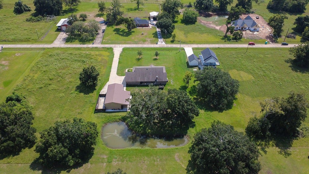 155 Horse Shoe Trail, Angleton, TX 77515