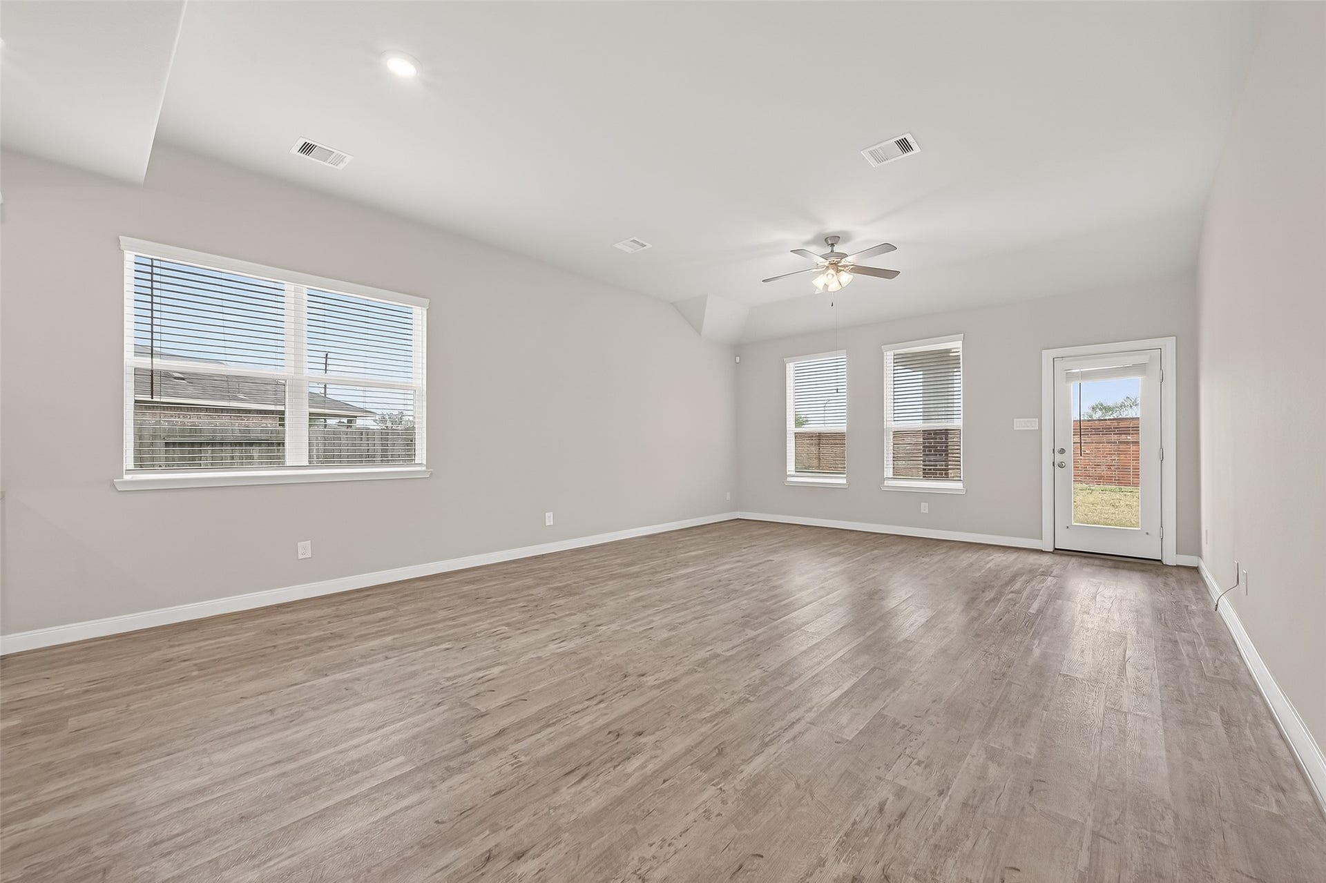 11407 Brookside Arbor Lane, Richmond, TX 77406 Living room