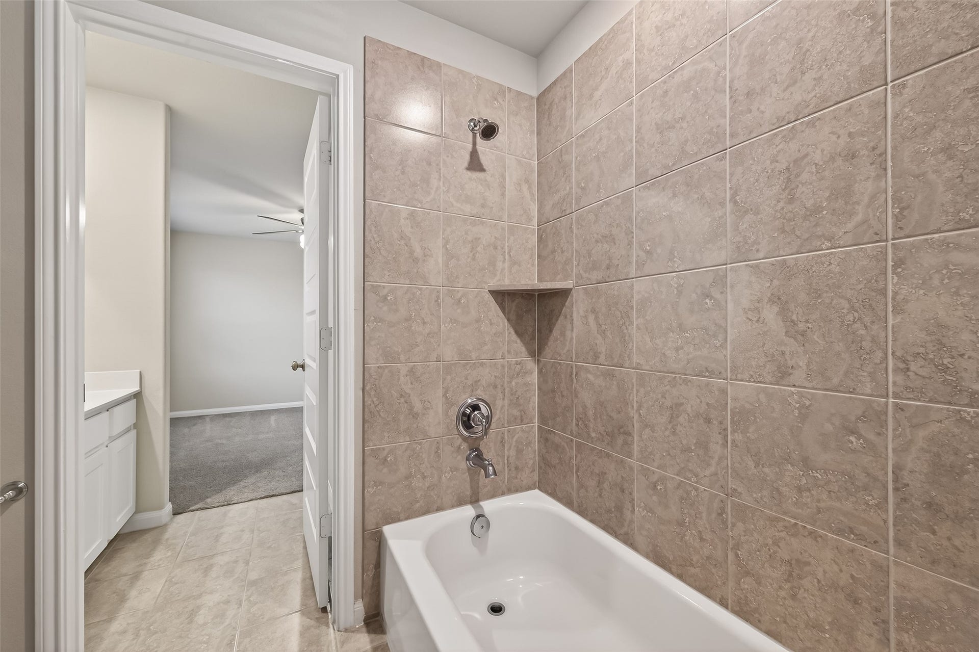11407 Brookside Arbor Lane, Richmond, TX 77406 Secondary bathroom 2 upstairs