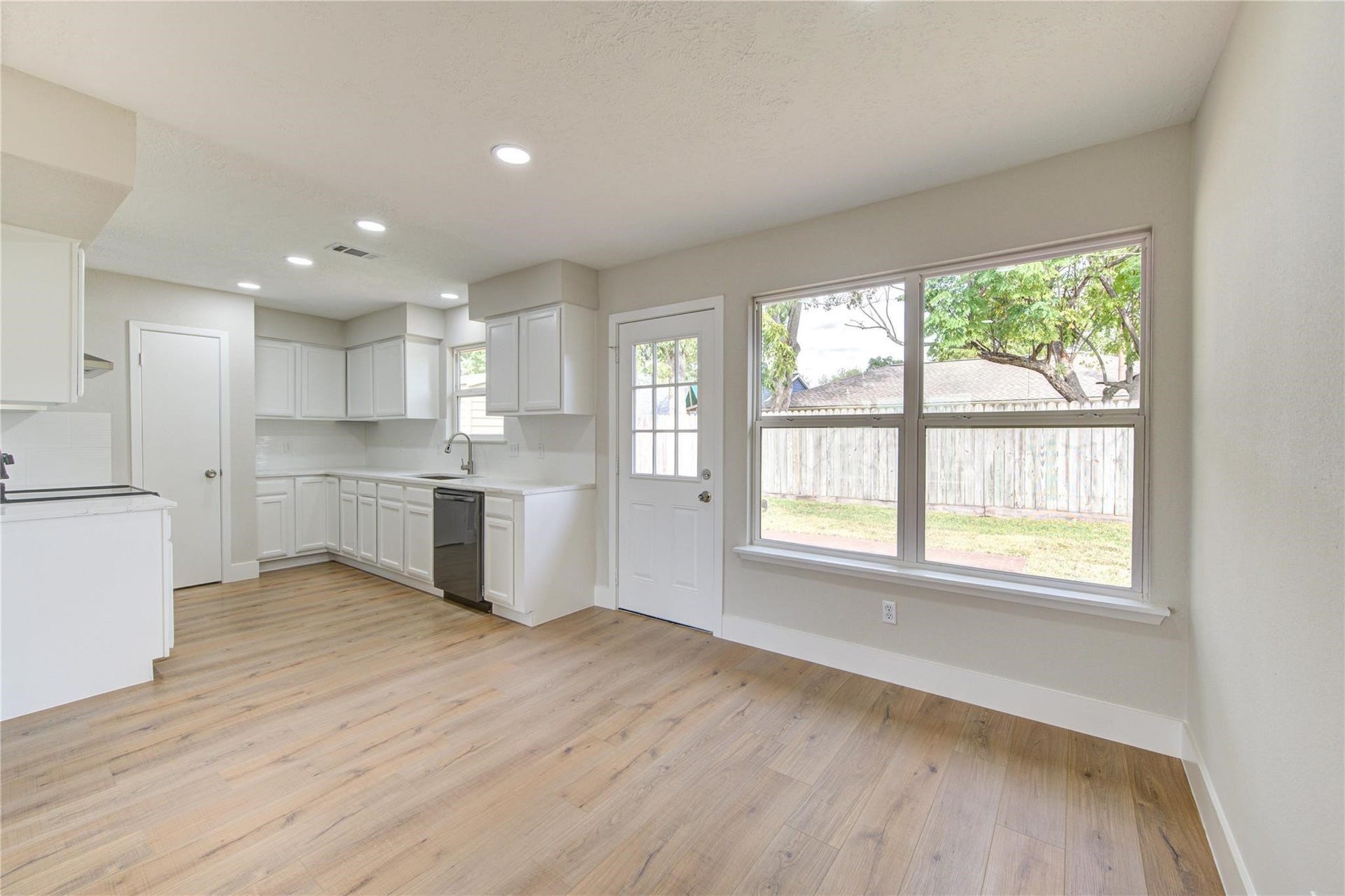 328 Meadow Wood Ct Court, League City, TX 77573 328 Meadow Wood Ct Court, League City, TX 77573