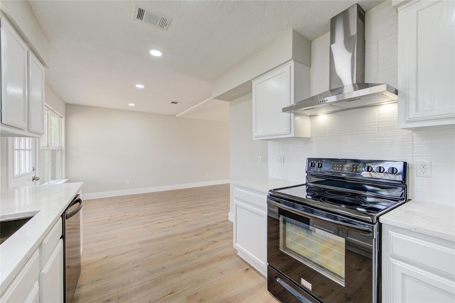 328 Meadow Wood Ct Court, League City, TX 77573 328 Meadow Wood Ct Court, League City, TX 77573