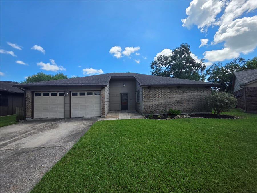 Property photo for 2777 Forest Point Drive, League City, TX