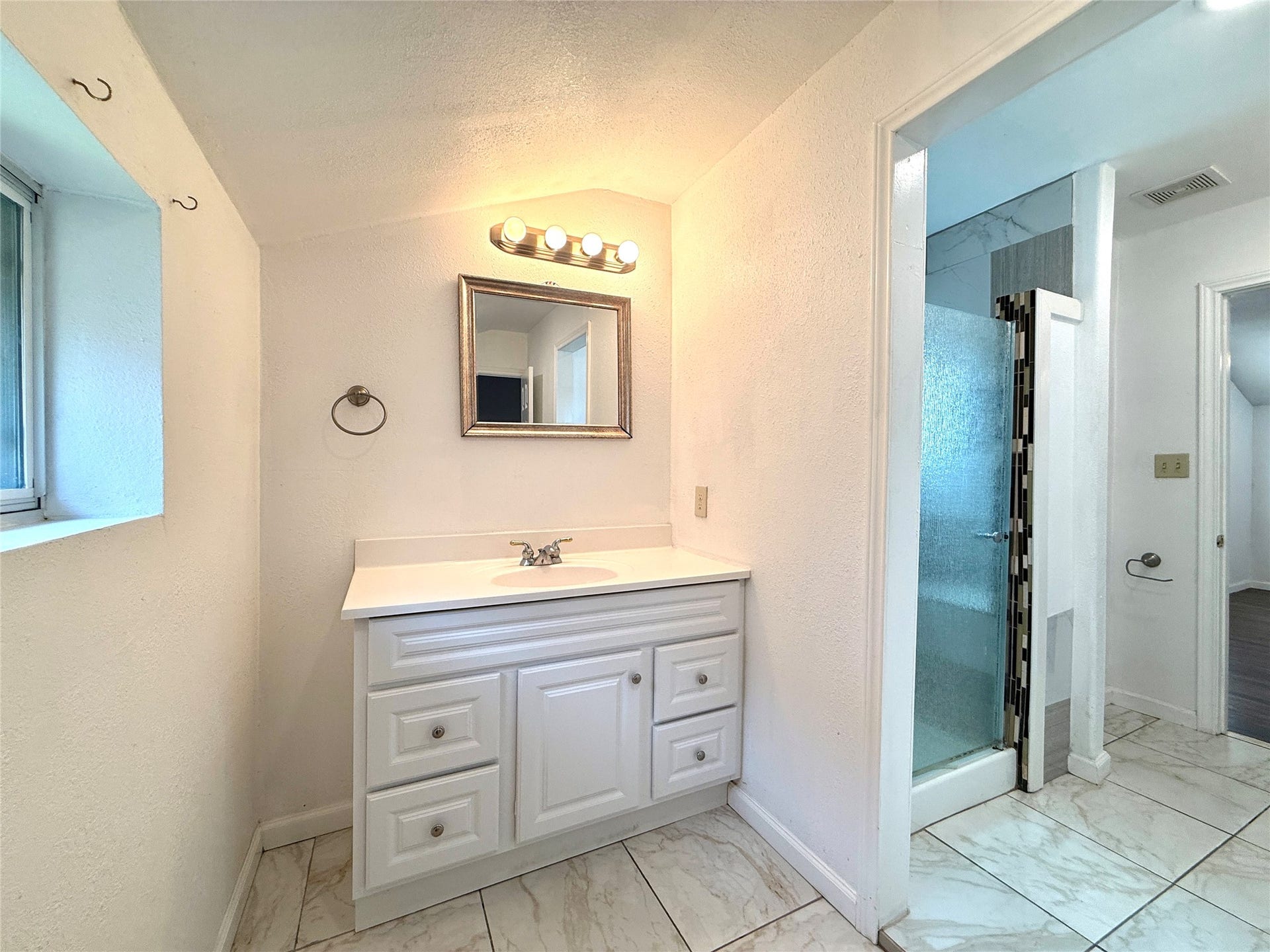 Unit 1 bathroom