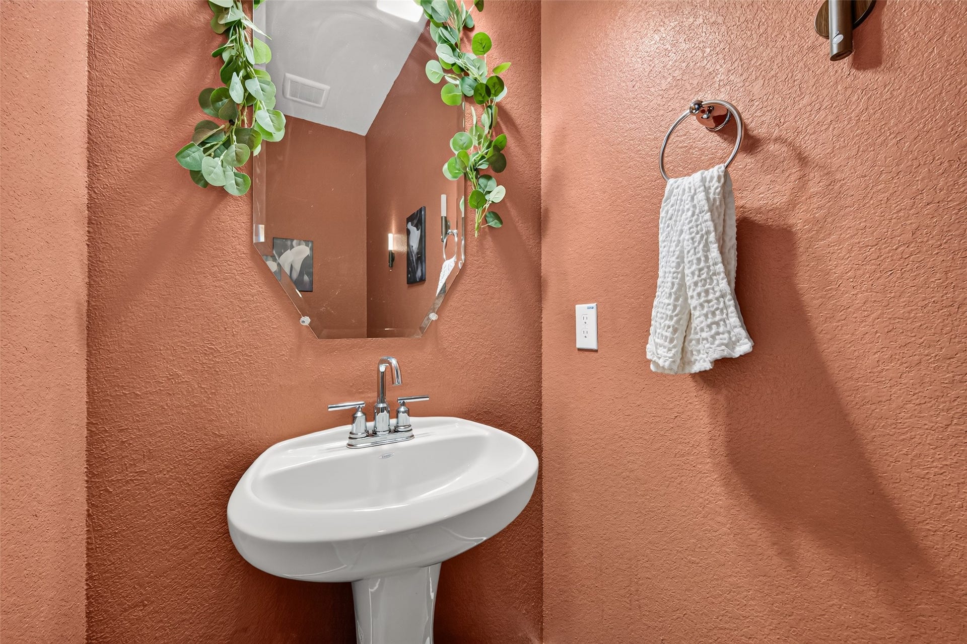 32922 Ruthie Dean Drive, Fulshear, TX 77423 The downstairs half bath features a pedestal sink and a warm accent color.