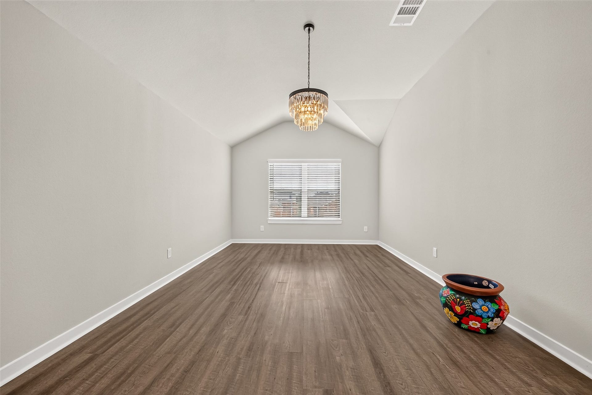 32922 Ruthie Dean Drive, Fulshear, TX 77423 The spacious upstairs game room offers flexibility for a media area, game tables, or an additional lounge.