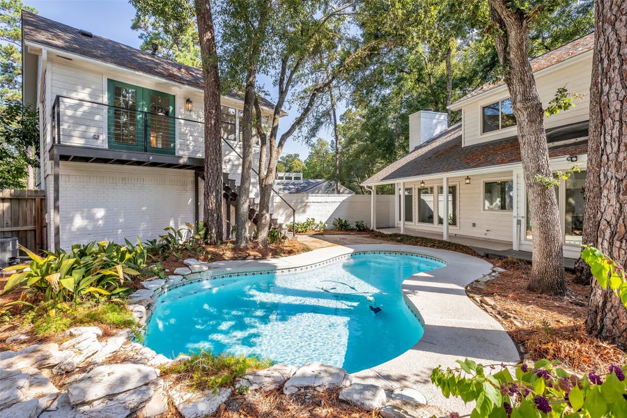 Property photo for 4 N Autumnwood Way, The Woodlands, TX