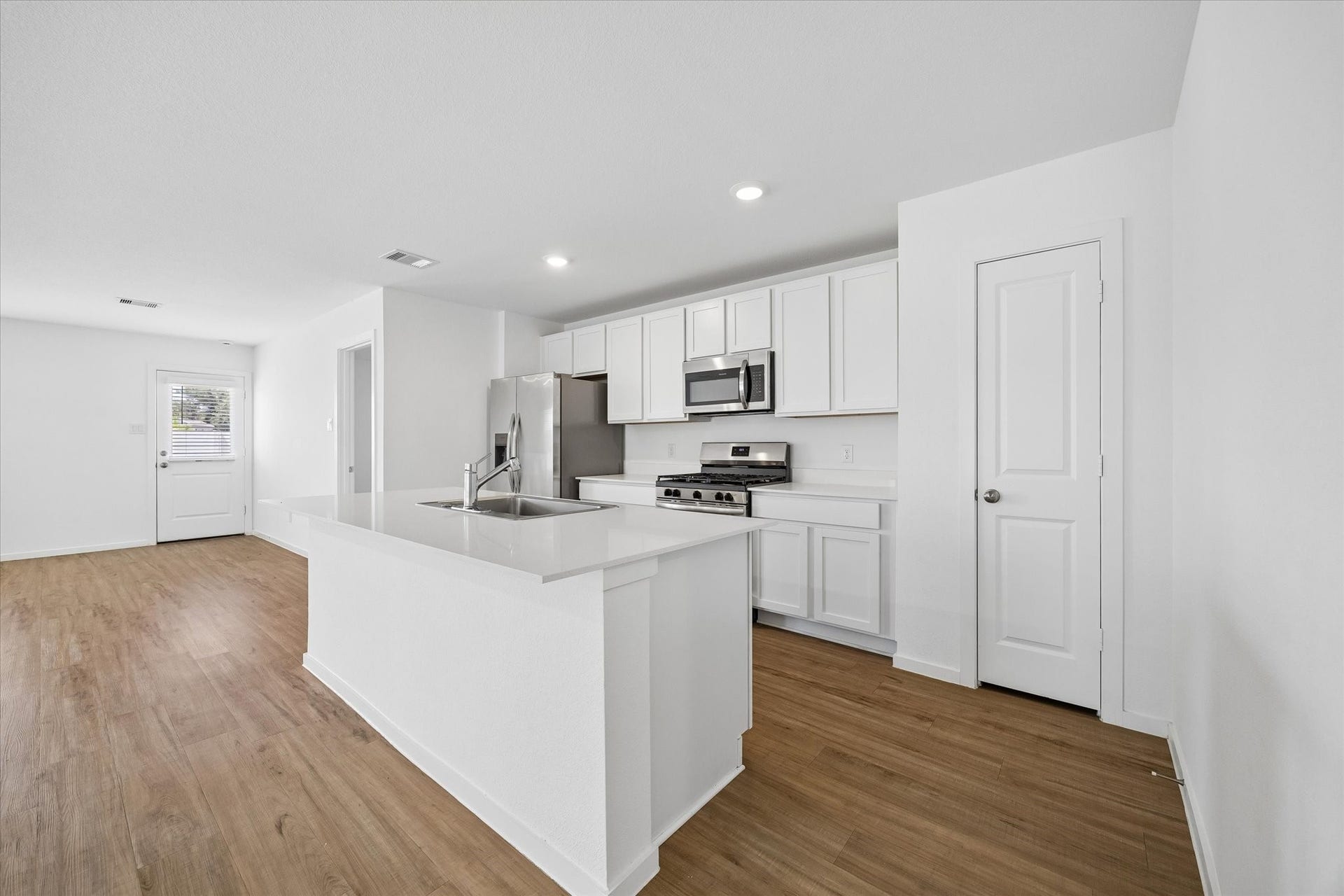 21583 Casavatore Drive, New Caney, TX 77357 Kitchen