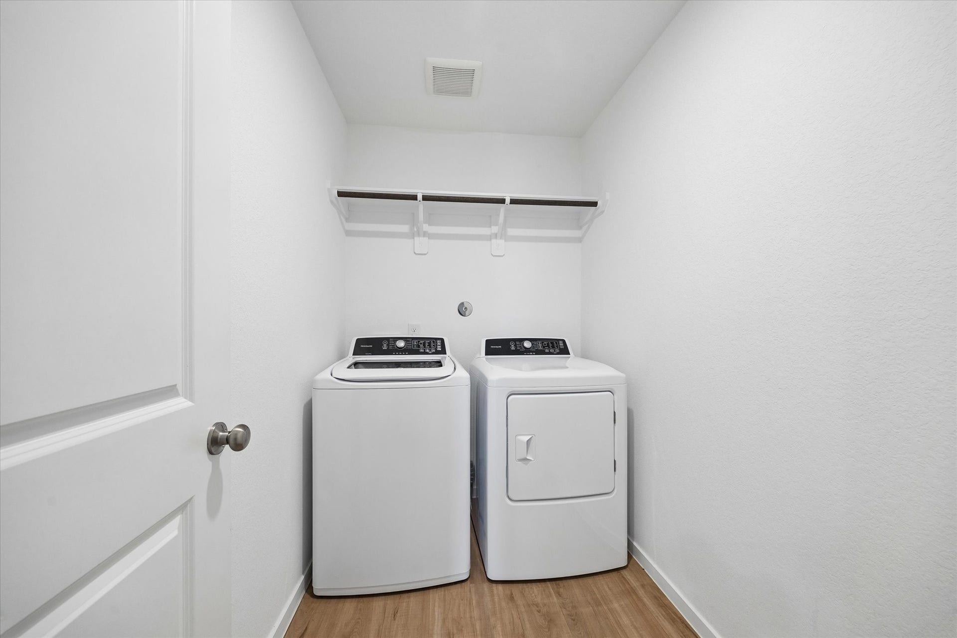 21583 Casavatore Drive, New Caney, TX 77357 Laundry room
