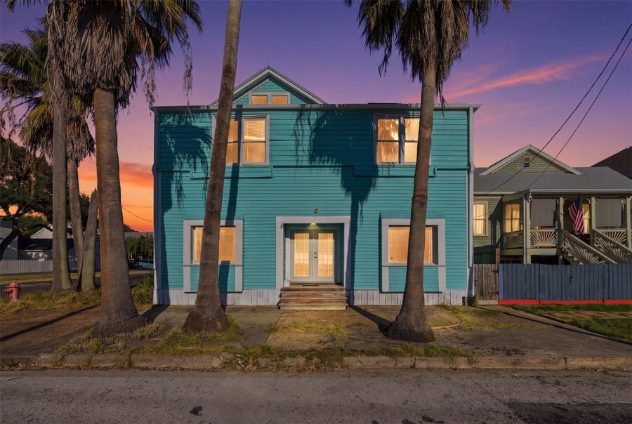 Property photo for 2025 Ave N 1/2, Galveston, TX