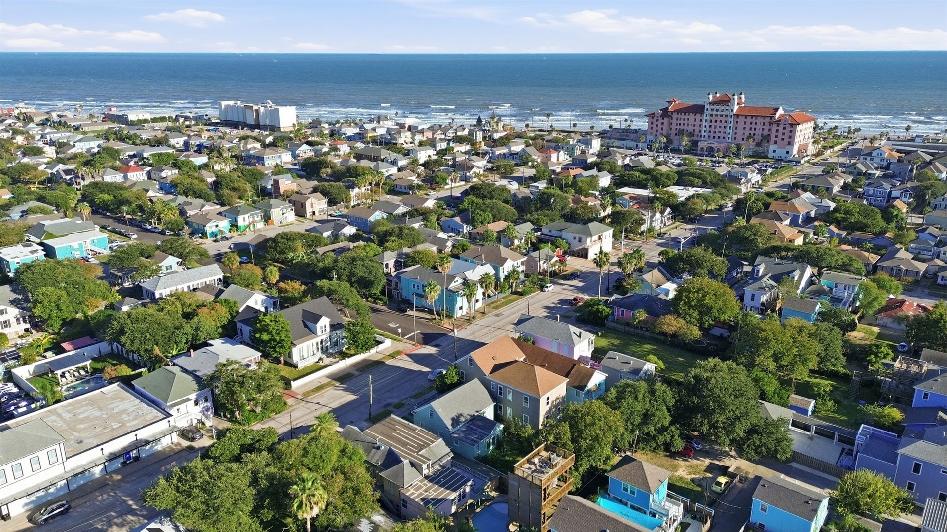 2025 Ave N 1/2, Galveston, TX 77550
