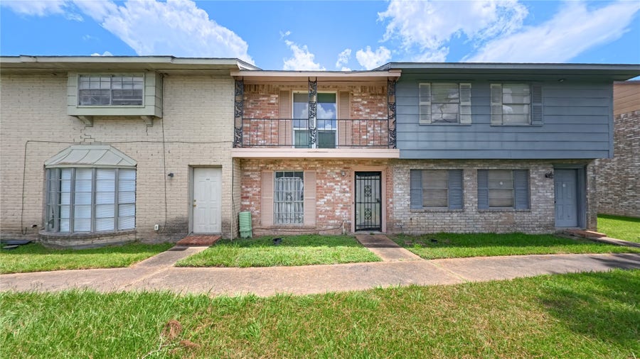 Property photo for 6971 Chasewood Drive, Houston, TX