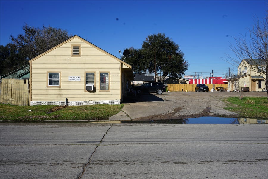 Property photo for 1026 Miles Street, Rosenberg, TX