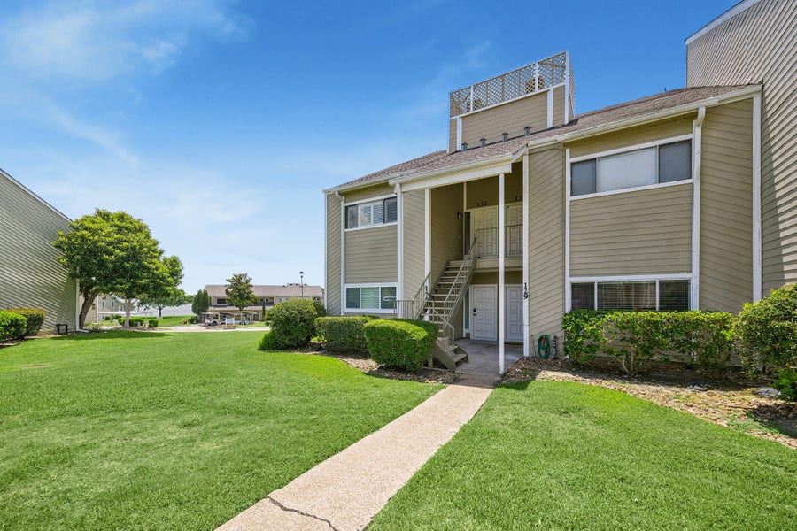 Property photo for 129 April Point Drive S, Montgomery, TX